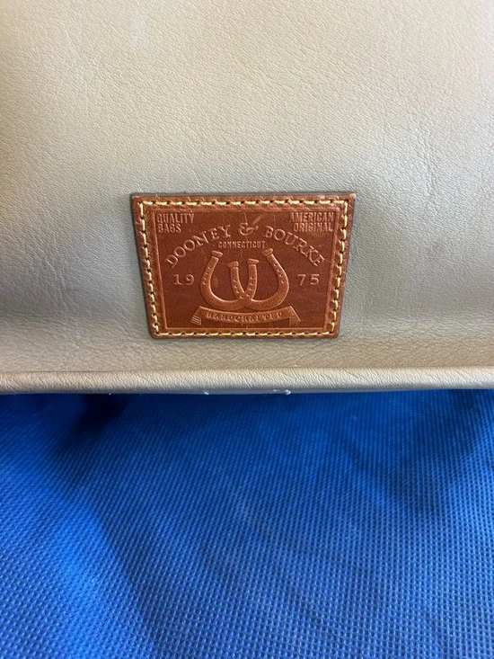 NWOT Dooney & Bourke Western Horseshoe Large Florentine Hobo Bag Taupe - Picture 7 of 11